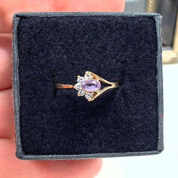 10k Solid Yellow Gold Genuine Amethyst & CZ Estate Ring (size 6.5) (1.35g) - Picture 1 of 10
